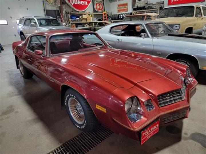 What engine does a 1979 Camaro Berlinetta have?