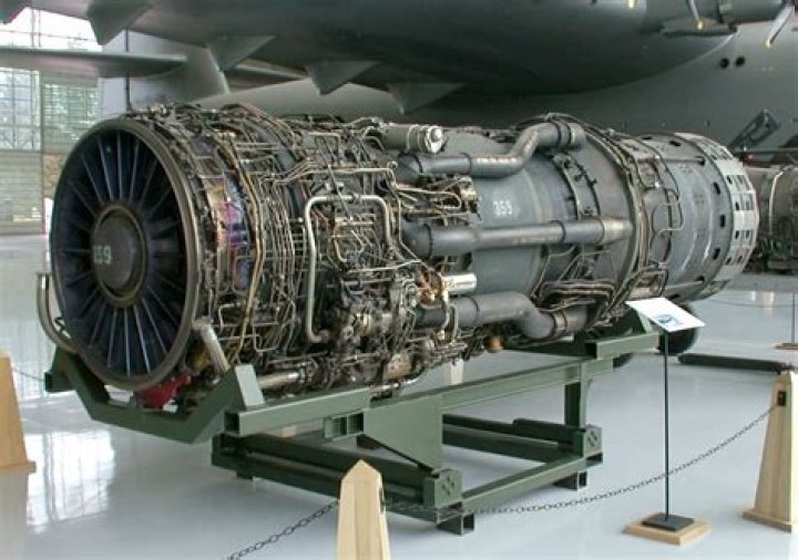 What engine does the SR-71 use?