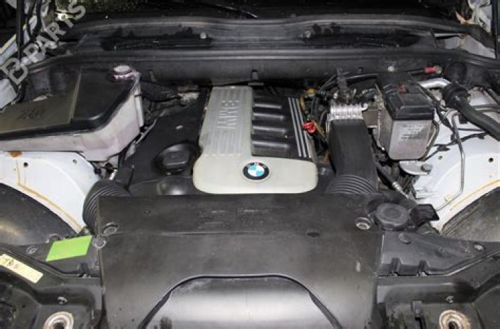 What engine is in 2005 BMW X5?