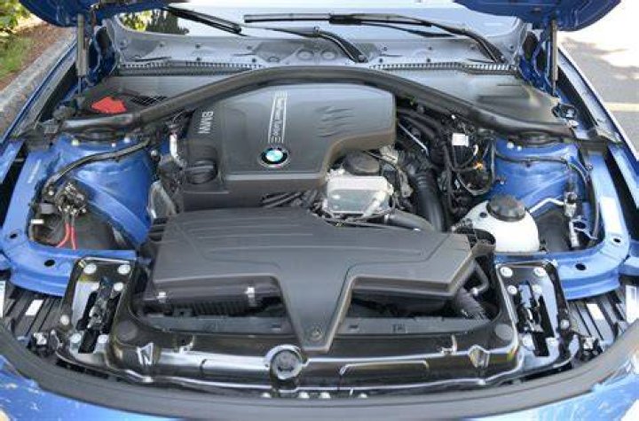 What engine is in a BMW 328i M Sport?