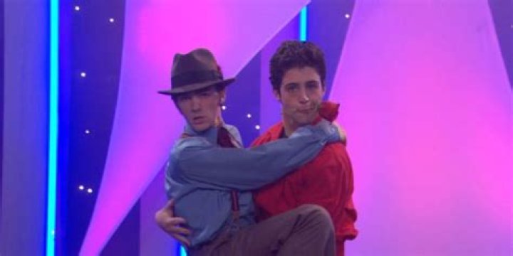 What episode do Drake and Josh dance?