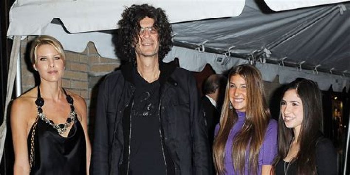 What episode does Howard find out his mom died?