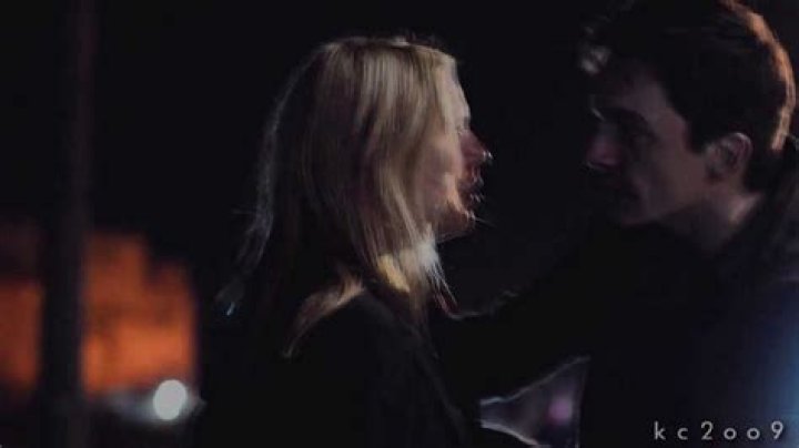 What episode does Quinn kiss Carrie?