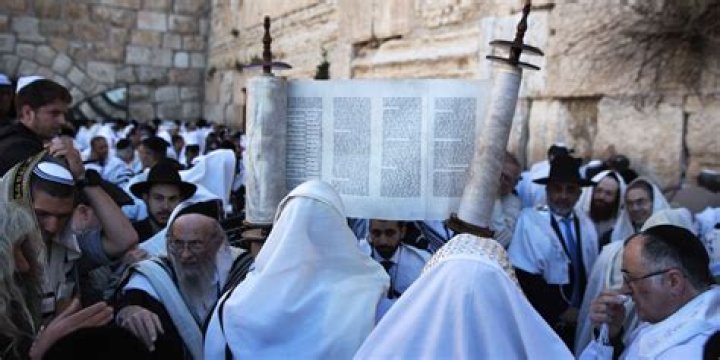 What famous people follow Judaism?