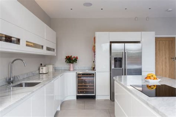 What goes with white gloss kitchen?