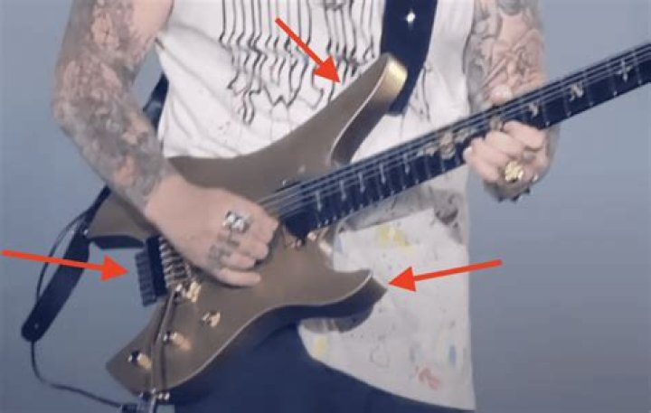 What guitar does Henry Johnson play?