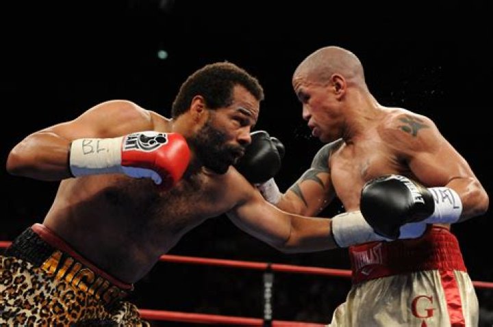 What happened to the boxer Emanuel Augustus?