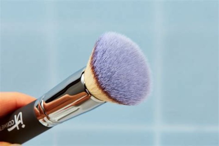 What is a buffing foundation brush?