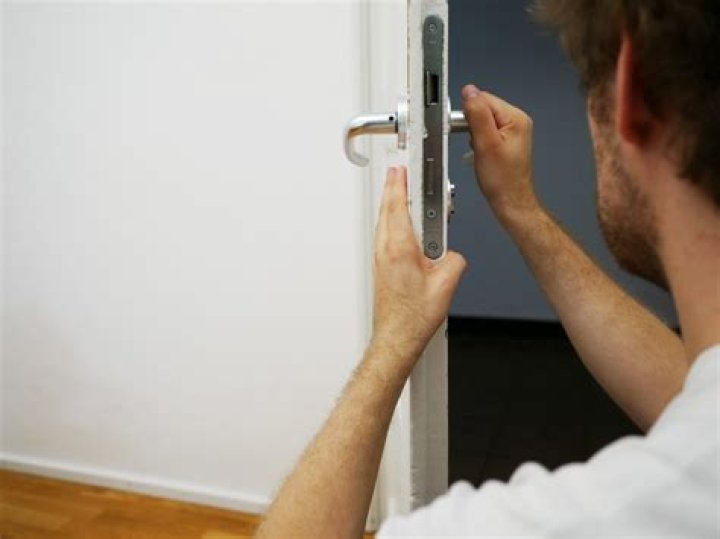 What is a fair price for a locksmith?