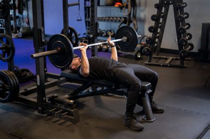 What is a good bench press to bodyweight ratio?