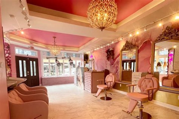 What is a specialty salon?
