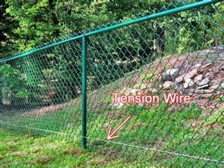 What is bottom tension wire?
