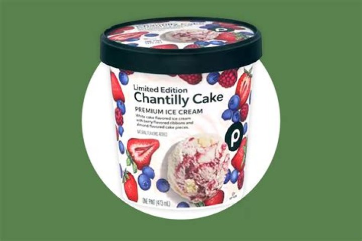 What is in a Publix Chantilly cake?