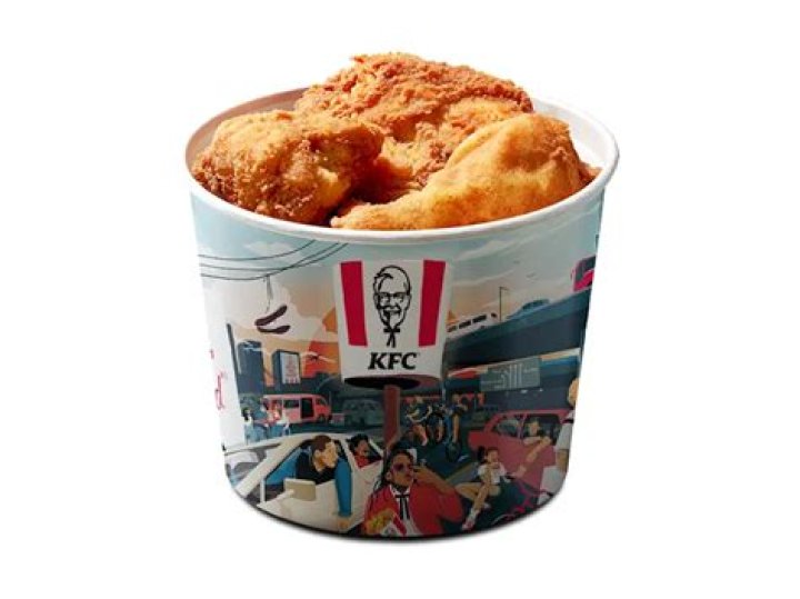 What is in the $20 bucket at KFC?