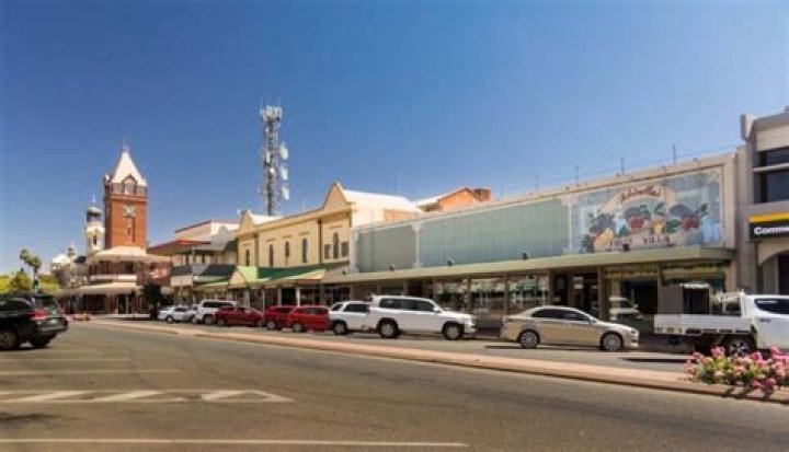 What is the best country town in NSW?