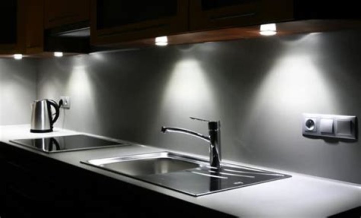What is the best light color for under cabinet lighting?
