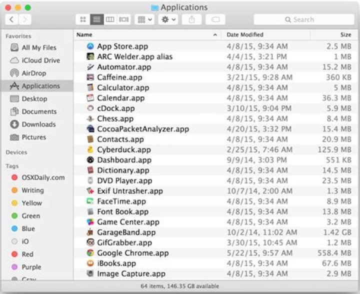 What is the default folder for applications on Mac OS?