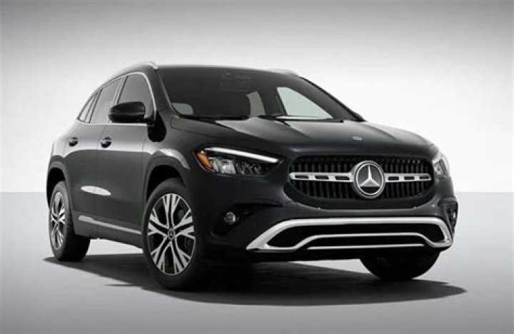What is the difference between GLA 250 and GLA 250 4MATIC?