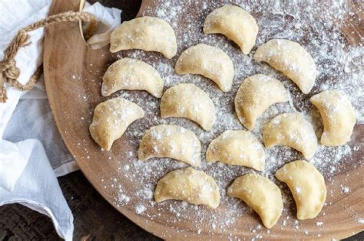 What is the difference between pierogi and vareniki?