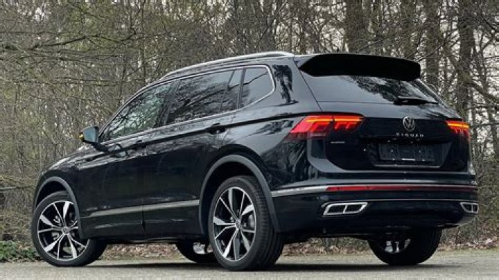 What is the difference between Tiguan Highline and R-line?