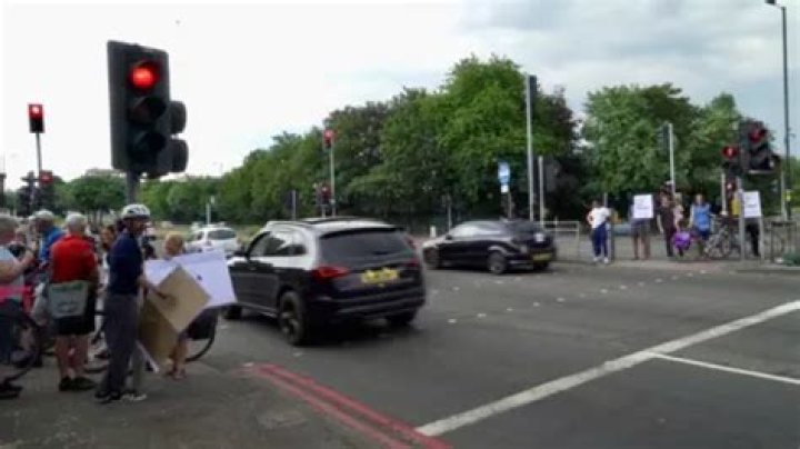 What is the fine for jumping a red light UK?