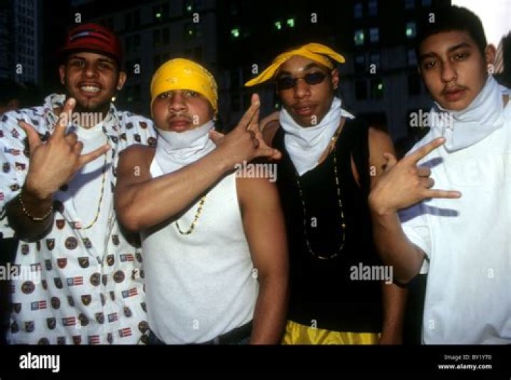 What is the gang sign for Latin Kings?