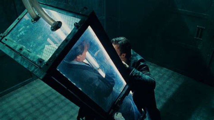 What is the glass coffin trap in Saw?