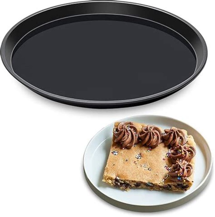 What is the largest round cake pan?