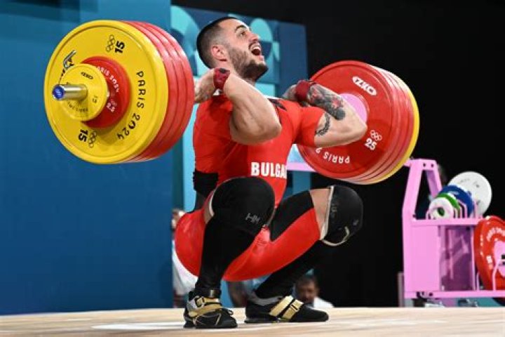 What is the male weightlifting record?