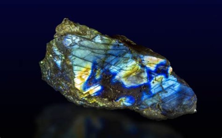 What is the mineral labradorite used for?