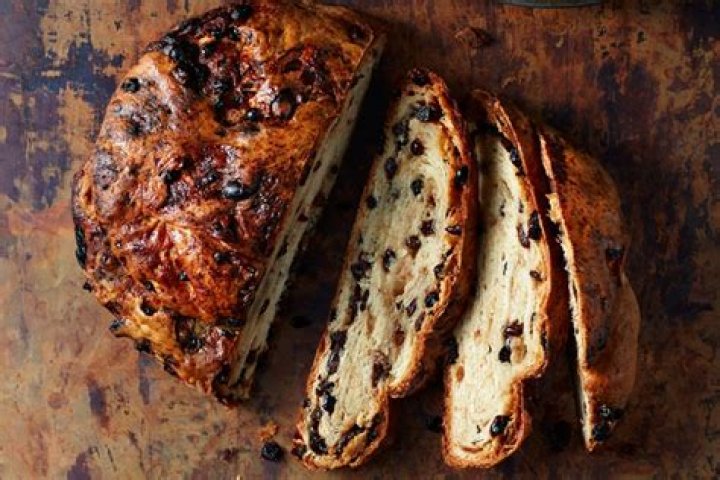 What is the origin of lardy cake?
