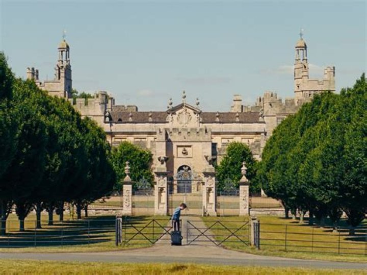 What is the plot of Gosford Park?