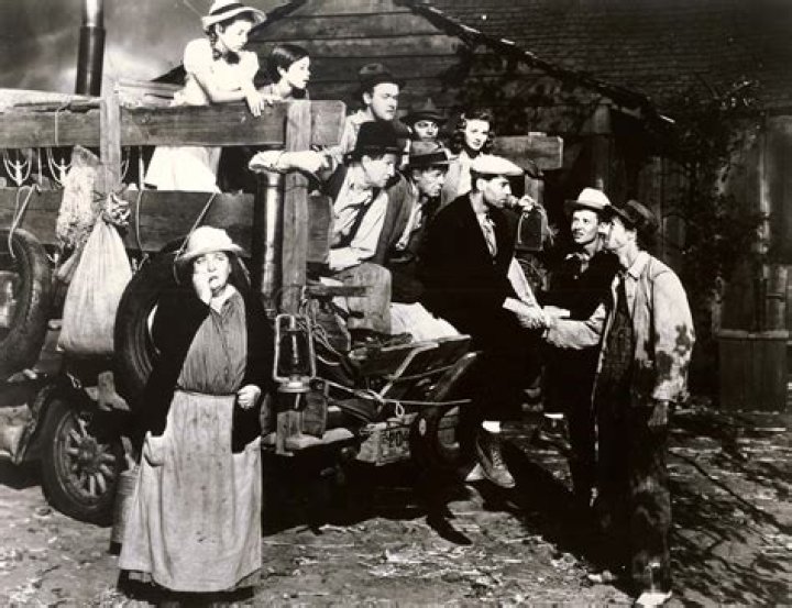 What is the purpose of Chapter 23 in Grapes of Wrath?