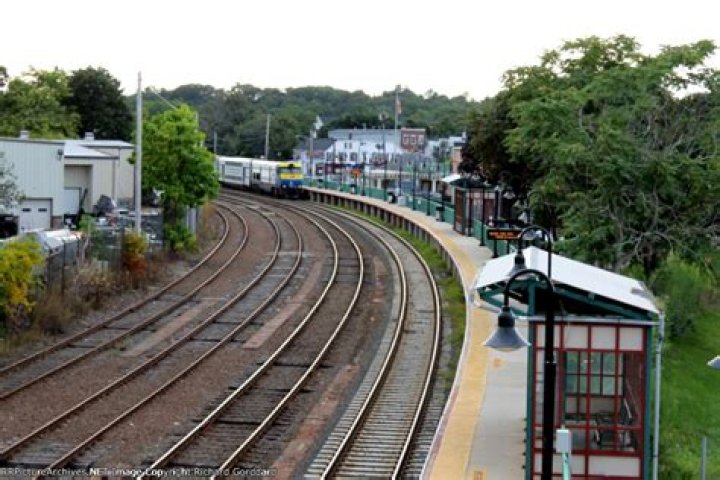 What is there to do at Port Jefferson Station?