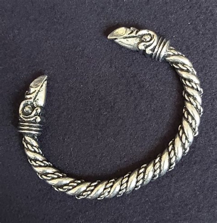 What jewelry did Vikings wear?