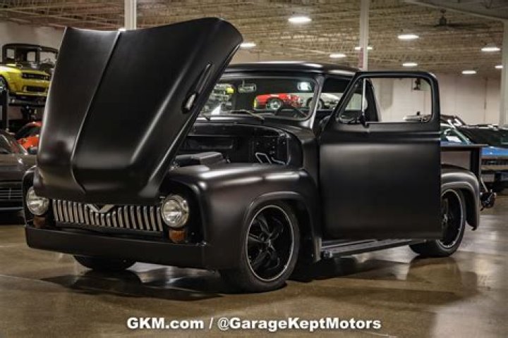 What kind of truck does Barney Drive in The Expendables?