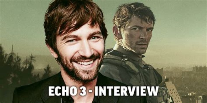 What language does Michiel Huisman speak?