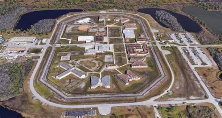 What level is Okeechobee Correctional Institution?