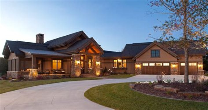 What makes a house a ranch style house?