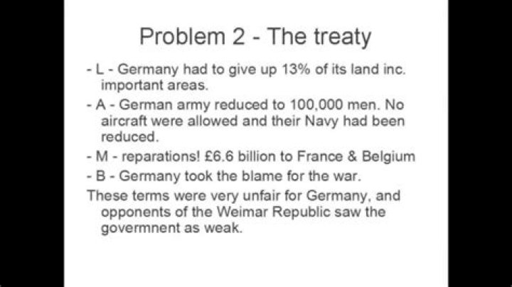 What problems did the Weimar Republic faced between 1918 and 1923?