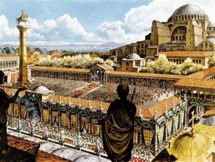 What reasons led to the choice of Constantinople as the new capital?