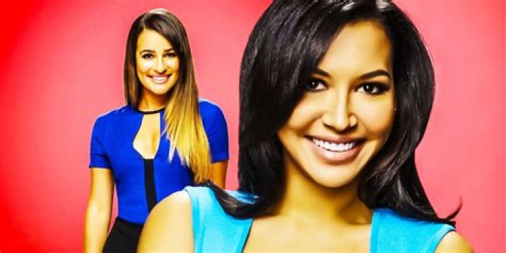 What song do Santana and Rachel sing together?