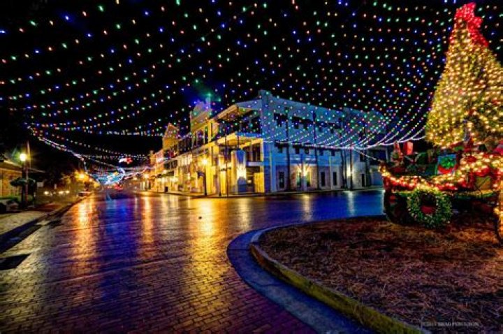 What time do they turn on the lights in Natchitoches?