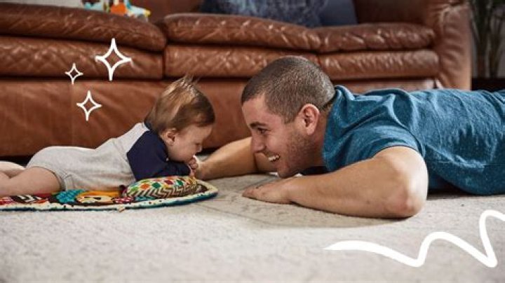 What type of pictures do 2 month old infants prefer?