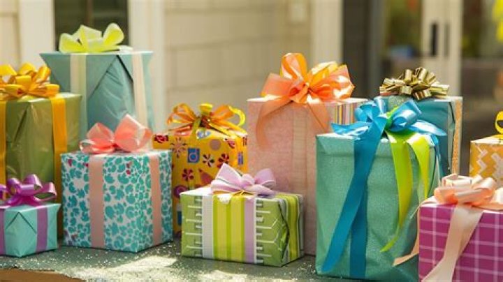 What types of gifts are given in Netherlands?