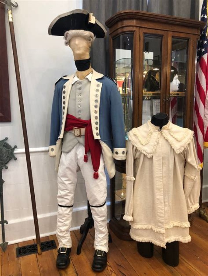 What uniforms did the Revolutionary War wear?