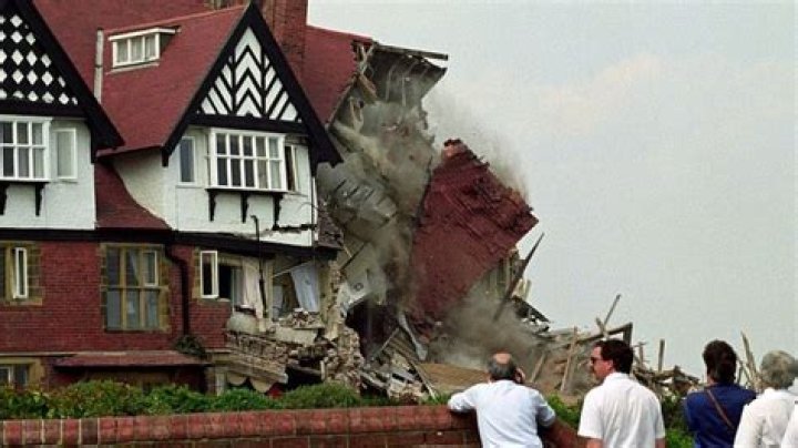 When did Holbeck Hall fall into the sea?
