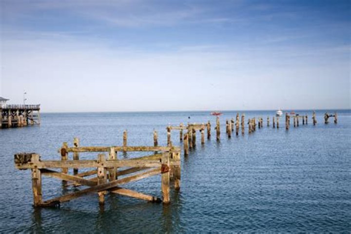 When was Swanage pier built?