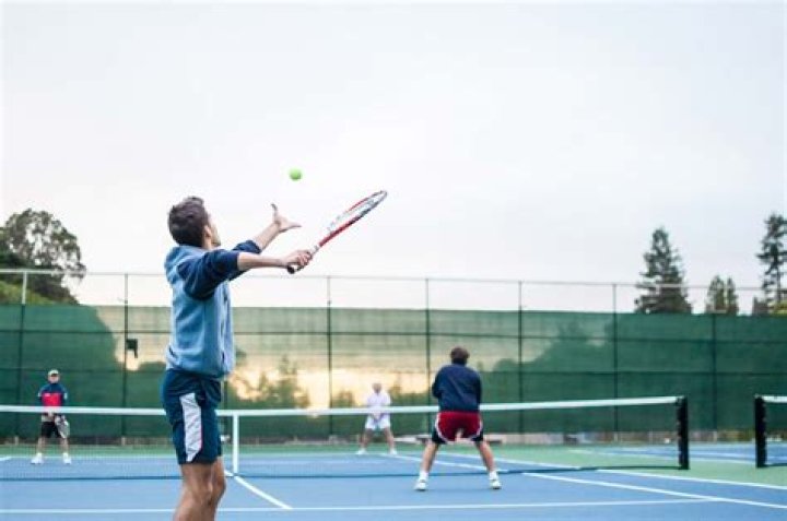 Where can I play tennis in Ottawa?