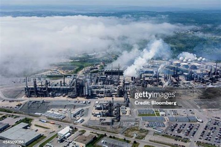 Where does Irving refinery get its oil from?